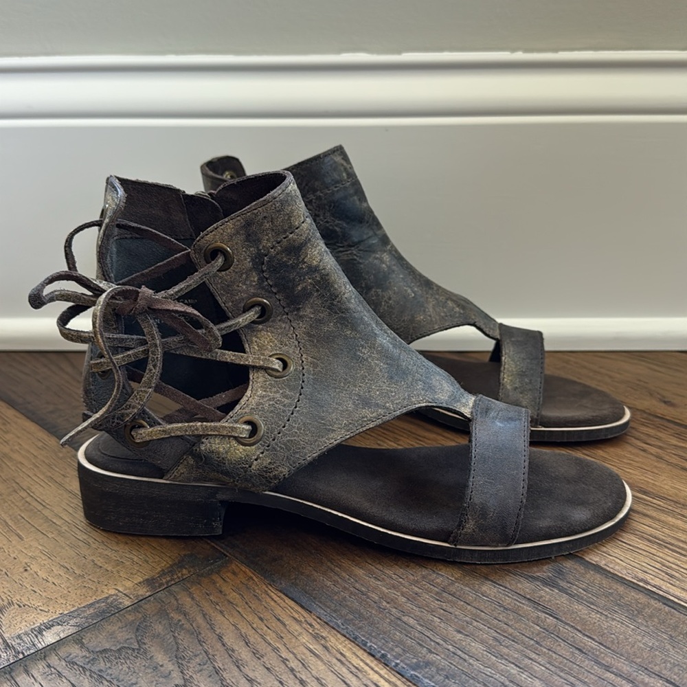 Diba True Day Camp Distressed Leather Brown Open-Toe T-Strap Sandals 8 NEW